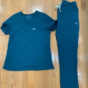 Women’s Figs Caribbean Blue scrubs Small Petite